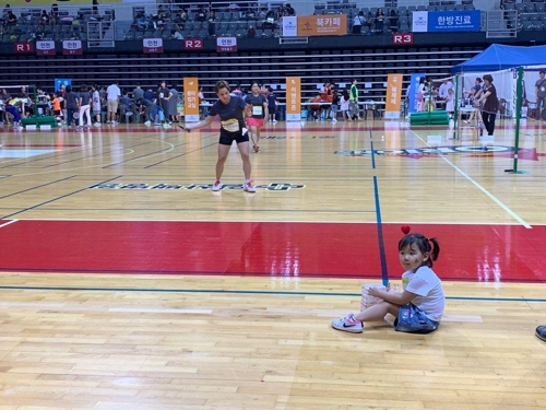 내년에 와야하니 목표는 2등 웃음 가득찬 다문화배드민턴대회