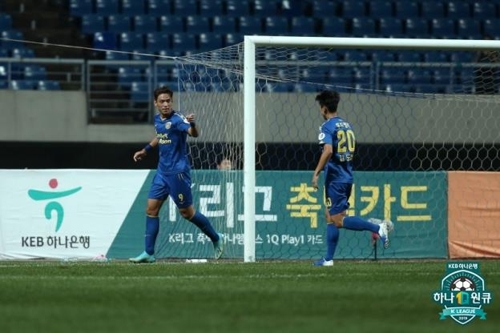 '윌리안 PK 결승골' 광주, 아산 3-1로 꺾고 5경기 무승 '탈출'