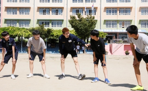 조현우, 중학교서 '골 막는 법' 한 수…대구 축구 클리닉
