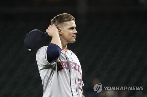 MLB 그레인키, 9회 1아웃 뒤 노히트 게임 놓쳐