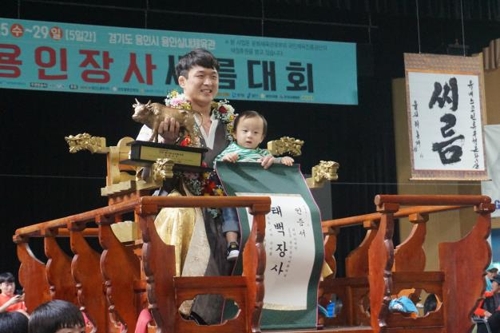문준석, 용인 장사씨름 대회서 3년 만에 태백장사