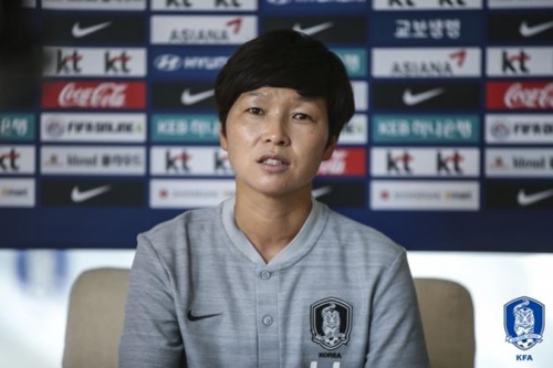 여자축구 대표팀 소집…황인선 감독대행 미국에 도전하겠다