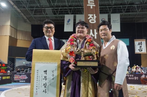'무서운 신인' 장성우, 용인 씨름대회서 생애 2번째 백두장사