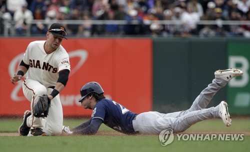 옐리치, 43호포 폭발…MLB 최초 50홈런-30도루 접근