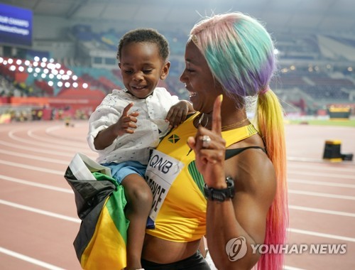 -세계육상- 아들 낳고 꿈도 이뤘다…프레이저-프라이스, 100ｍ 금빛 질주
