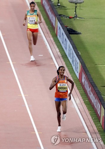 -세계육상- '난민 출신' 시판 하산, 여자 10,000ｍ 우승