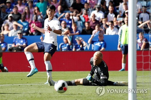 '손흥민 시즌 첫 도움' 토트넘, 레스터시티에 1-2 역전패