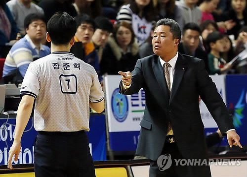 5시즌만에 복귀 전창진 감독 예전에 받은 상패, 전부 버렸어요