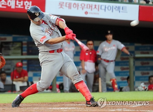 SK, 정규시즌 우승 매직넘버 '10'…롯데 꺾고 2연패 탈출