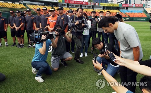 징계 풀린 한화 이용규, 대전구장 찾아 사과 받아주셔서 감사