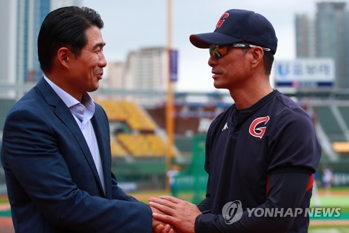 롯데 성민규 단장 한국선 인위적 리빌딩 불가능…1군은 싸워야