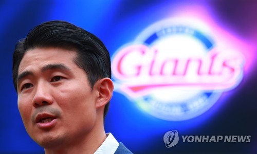 롯데 성민규 단장 한국선 인위적 리빌딩 불가능…1군은 싸워야