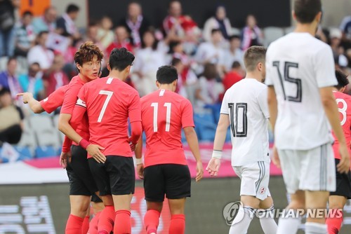 '황의조 멀티골 폭발' 벤투호, 조지아와 평가전서 2-2 무승부