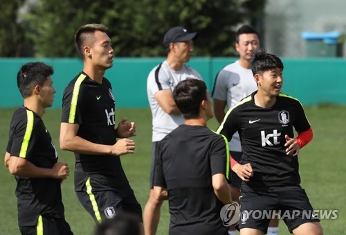 첫 '평양 원정' 벤투호, 북한 인조잔디·단체응원 적응 '고심'