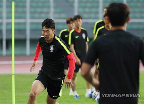 손! 손! 손!…투르크메니스탄에서도 뜨거운 손흥민의 인기
