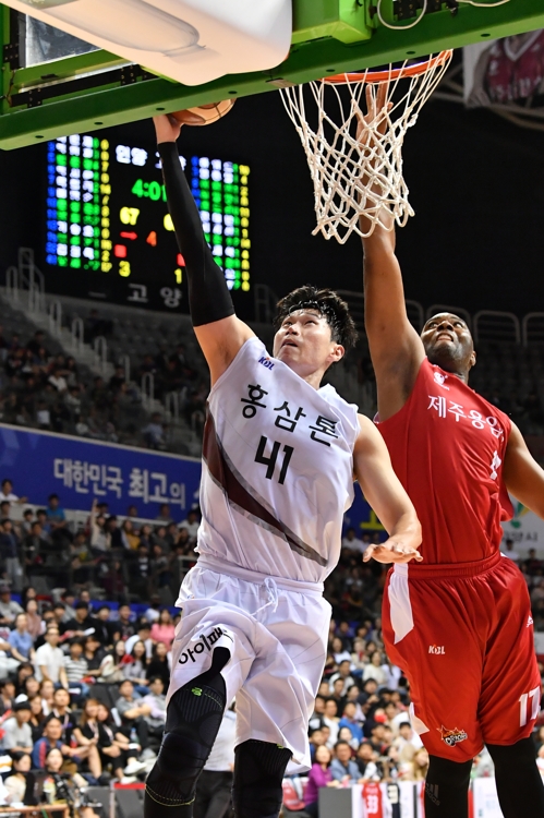 '브라운 더블더블' 인삼공사, 첫 경기 오리온에 2점 차 신승