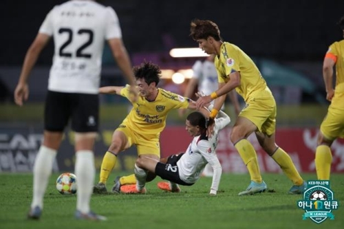 '윌리안 결승골' 광주, 아산 1-0 제압…1부 직행 매직넘버 '2'