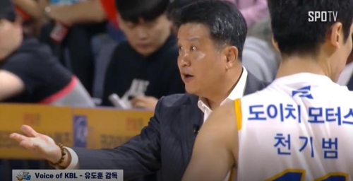 벤치에서 마이크 찬 유도훈 감독의 속내 선수가 주인공 돼야죠