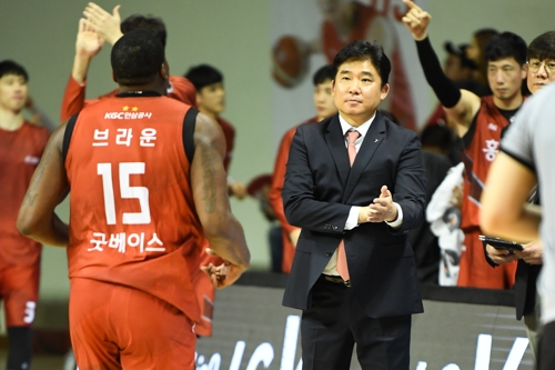 승리한 SK 문경은 감독 포워드들이 잘해줘…MVP는 김민수
