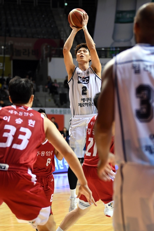 '이정현·송교창 맹활약' KCC, 오리온 잡고 시즌 6승 고지