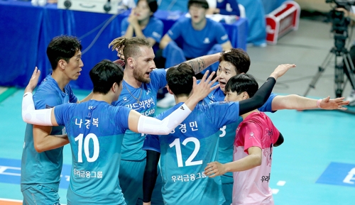 '펠리페·나경복 46점 합작' 우리카드, 대역전승으로 단독 1위