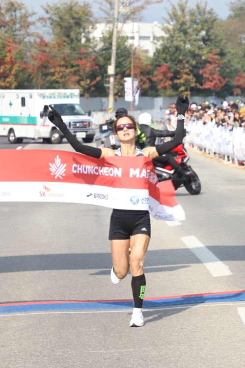 쾀바이, 춘천마라톤 대회 신기록 세우며 우승…2시간07분00초