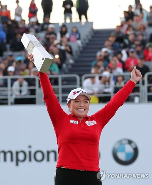 [권훈의 골프확대경] LPGA 진출에 '시큰둥'한 비회원 챔피언 장하나·시부노