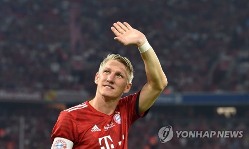 전 독일축구 대표 슈바인슈타이거 은퇴…드디어 때가 왔다