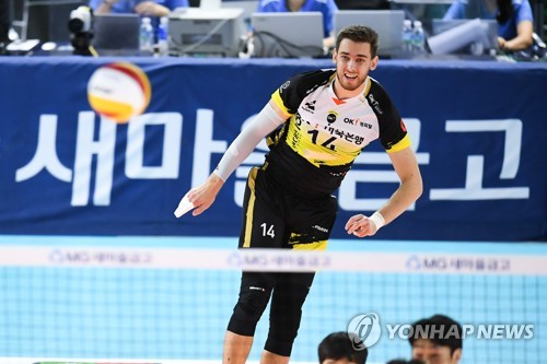 남자배구 OK저축은행 레오, 경기 중 종아리 통증으로 이탈