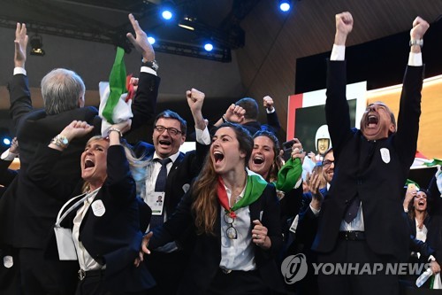 바흐 IOC 위원장 2032년 올림픽 개최지 내년에 결정 안 한다