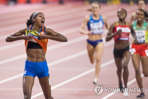 -세계육상- '난민 출신' 하산, 여자 1,500ｍ도 우승…대회 2관왕 우뚝