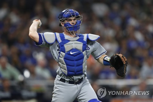 다저스, 신인 포수 스미스 중용할 듯…류현진에게 악재