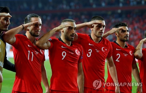 유로축구 예선서 잉글랜드 선수 향한 '인종차별 논란'
