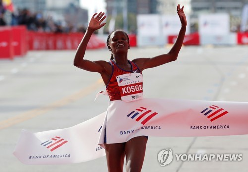 코스게이, 여자마라톤 세계신기록…2시간14분…