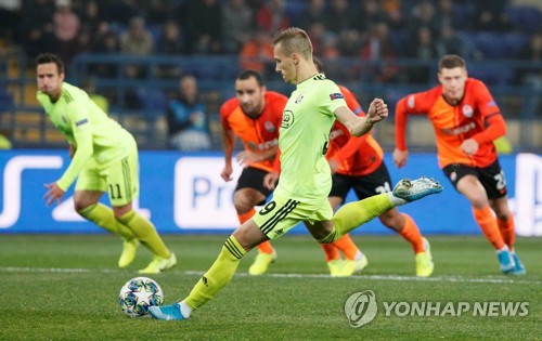 음바페 '최연소 UCL 15골·조별리그 100호 해트트릭'…PSG 3연승