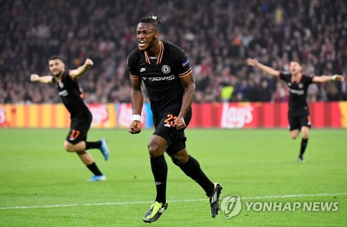 메시, 유럽 챔스 사상 첫 15시즌 연속 득점…바르사는 2-1 승리