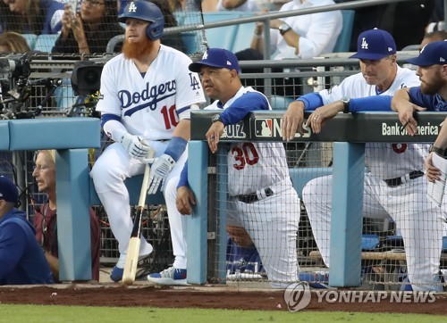 '좌우놀이' 버린 다저스 로버츠 감독…먼시가 화답했다