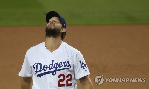 올가을에도 고개 떨군 다저스 커쇼…6이닝 3실점 패전 위기