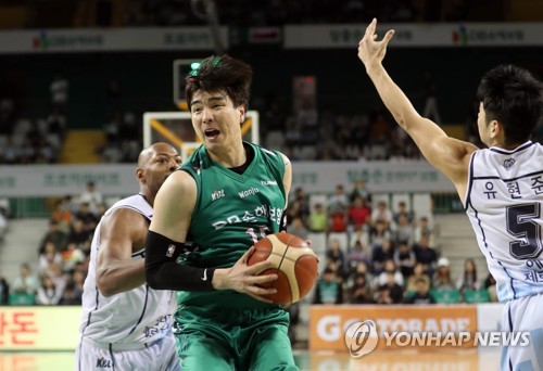 김종규 품은 DB, 개막전서 KCC 제압…전자랜드·KGC 개막 2연승(종합)