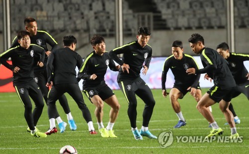 '캡틴 손' 출격 예고한 벤투호, 스리랑카전 전야 '비공개 훈련'