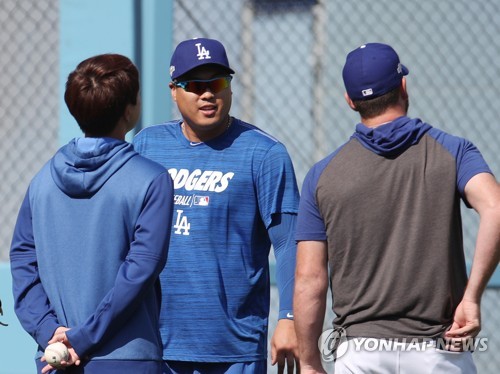 결전의 날, 류현진은 캐치볼 훈련…NLCS 1차전 선발 준비