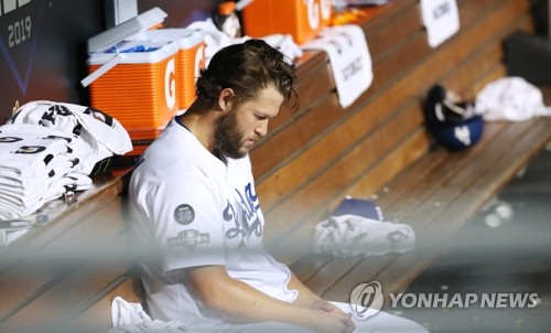 주저앉은 다저스 커쇼…믿기 힘든 연속 타자 피홈런