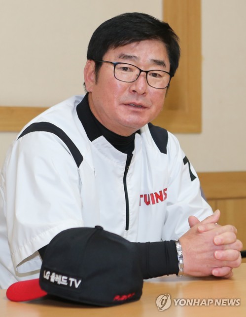류중일 LG 감독 내년엔 더 높은 곳에서 가을야구 하겠다