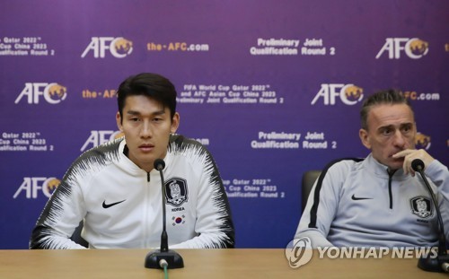 무릎 통증 이용, 평양 원정 결장…태극전사 흰색 유니폼 착용