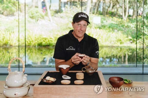 미컬슨 한국 꼭 다시 오고 싶었다…우즈가 나 안 뽑아도 돼