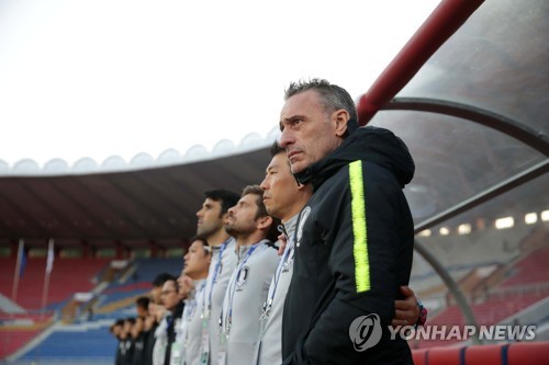 남북대결 치른 벤투 주심이 경기 자주 중단…평소와 다른 전개