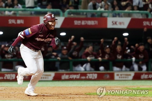 결국엔 또 방망이…SK, 1사 3루서 추가점 못 낸 통한의 7회
