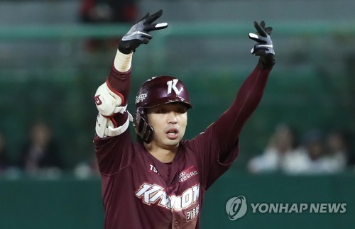 주루 실수에 너무 힘들었는데…멋쩍게 웃은 MVP 김규민