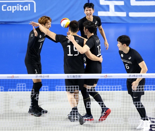 '블로킹 23개' 현대캐피탈, 클래식매치서 삼성화재에 대역전승