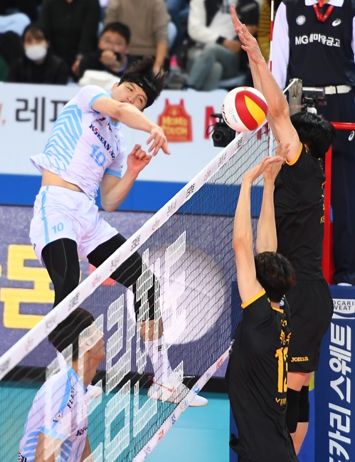 비예나·정지석 44점 합작…대한항공, KB손보 꺾고 2위로 '점프'
